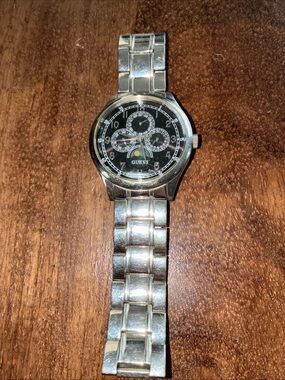 GUESS Silver Metal Bracelet Watch with Black Dial